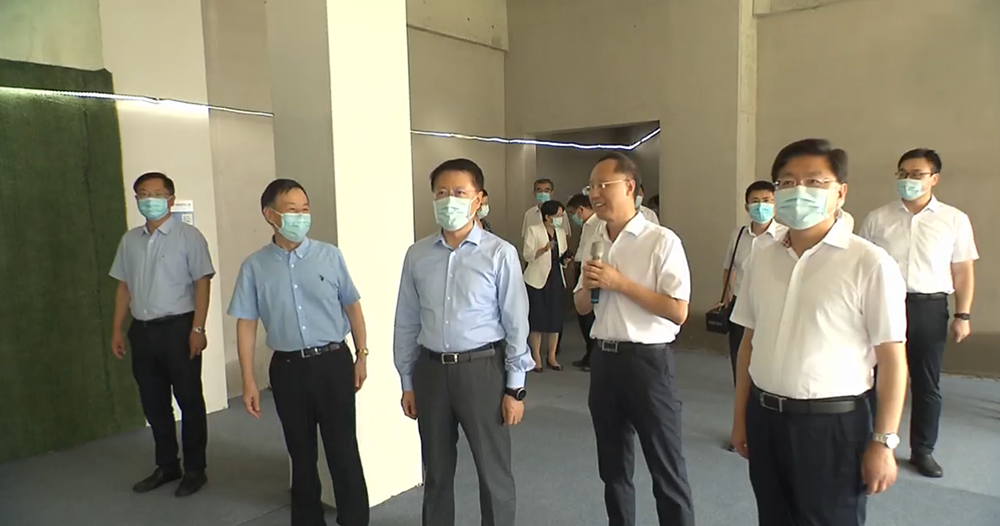 市委書記江敦濤為紅蓮湖學校施工點贊